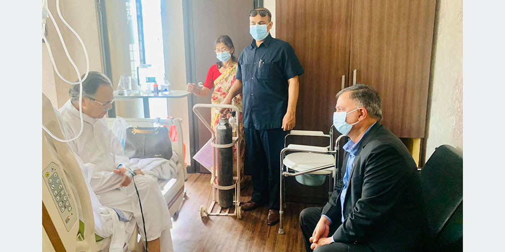 अस्पतालबाट नेता खनालको सन्देश : ‘‘पार्टी मिलाउनुस् कमरेड’’